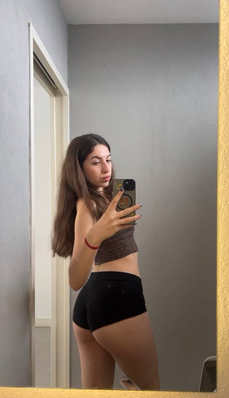 Amber in her underwear in Kunming