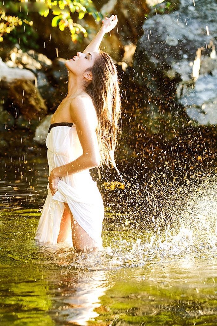 Marie Avgeropoulos in Kunming