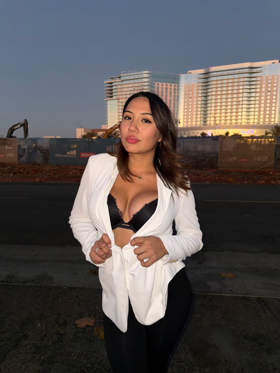 Take a pause and enjoy Ali Cruz — streaming from Kunming