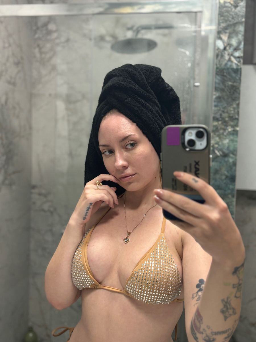 Nude girl KateV in Kunming