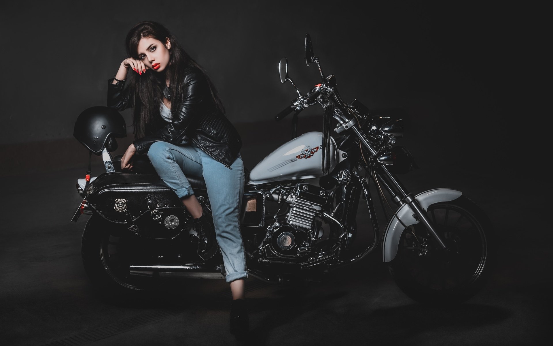 Biker girls: style and drive in Kunming