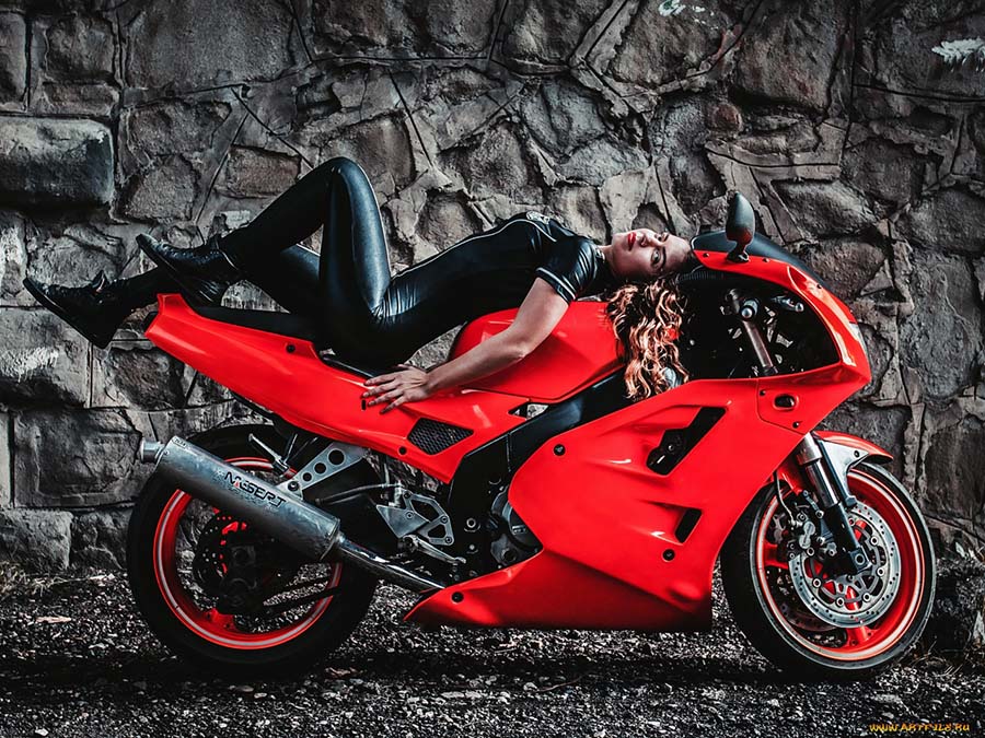 Beautiful girl Beautiful girls and motorcycles in Kunming