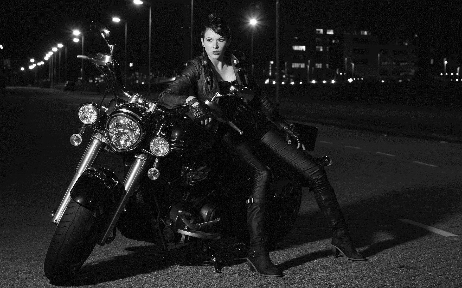 Photo Beautiful girls and motorcycles in Kunming