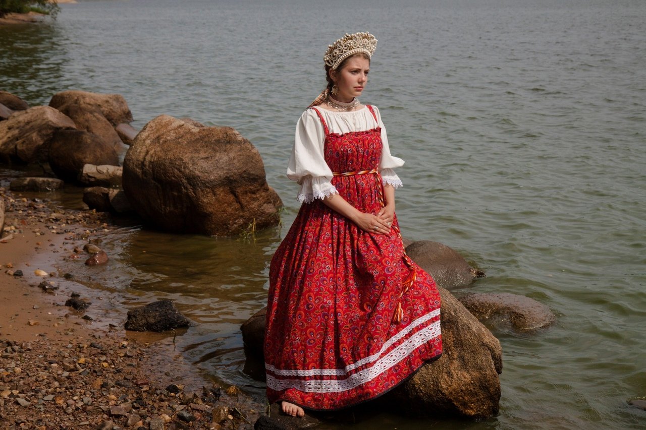 Women in Slavic costumes in Kunming
