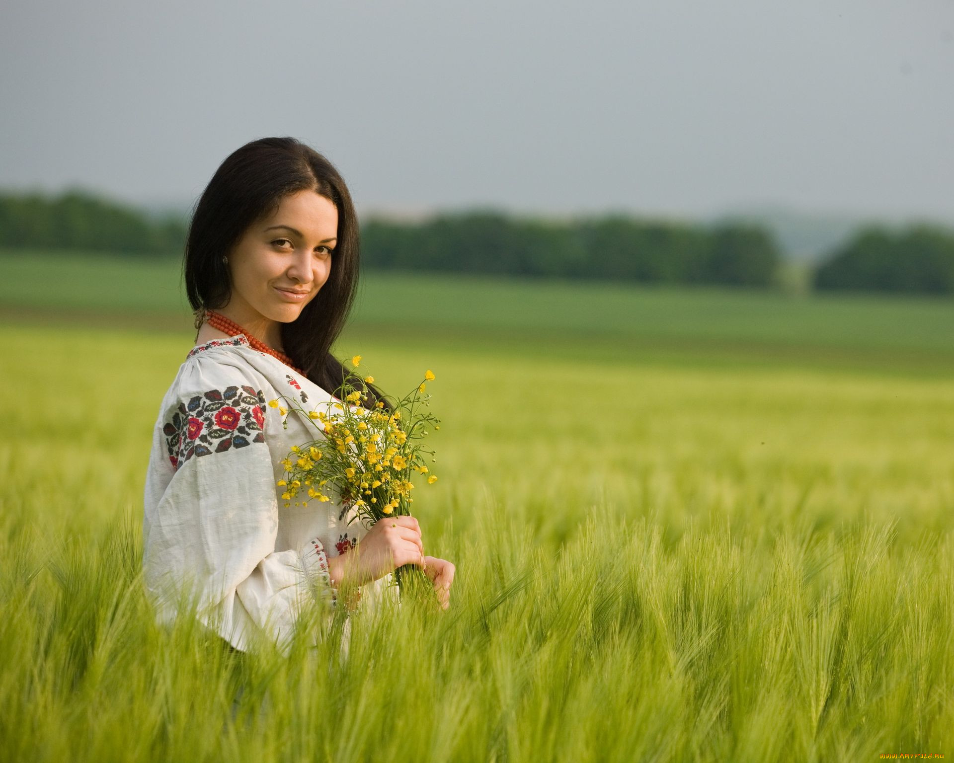 Women in Slavic costumes in Kunming
