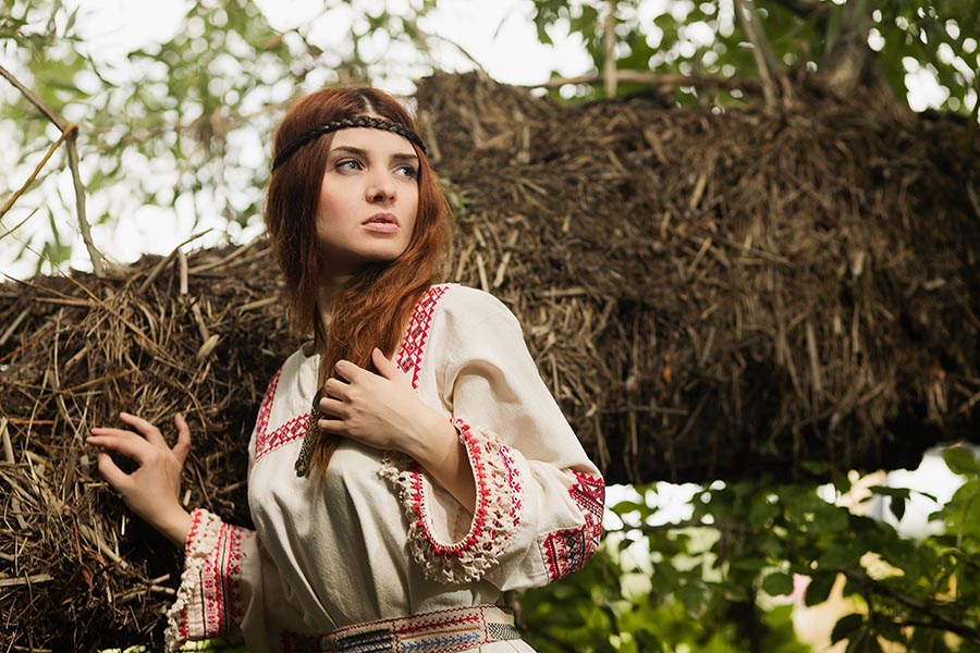 Women in Slavic costumes in Kunming