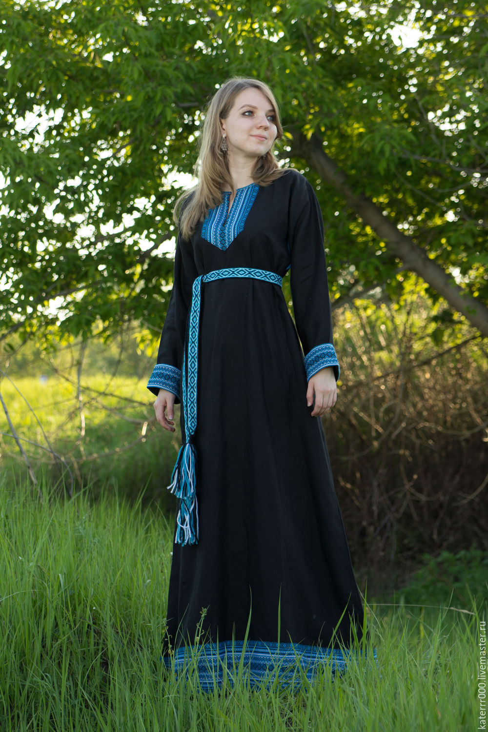 Women in Slavic costumes in Kunming