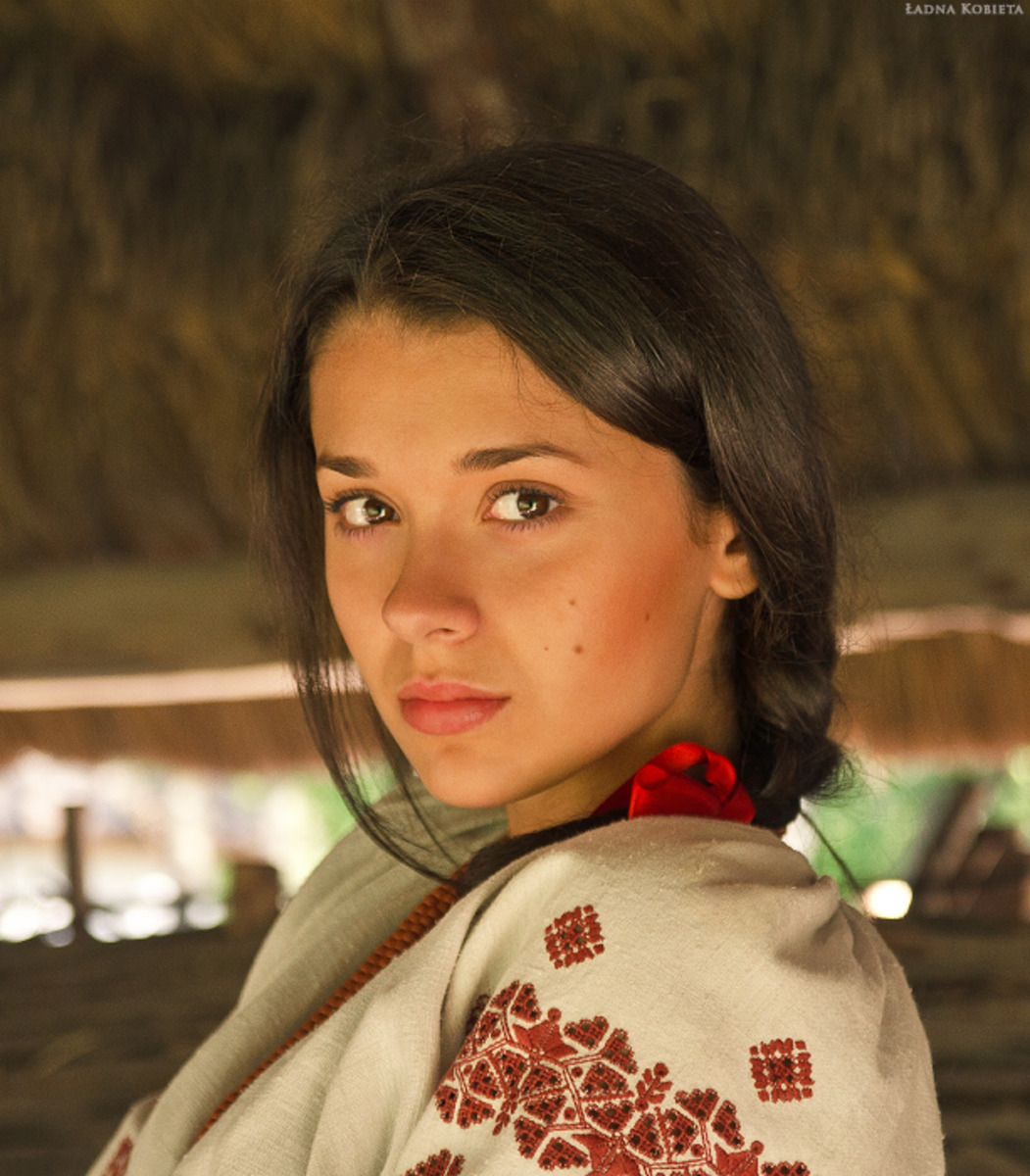 Girls in Slavic costumes in Kunming
