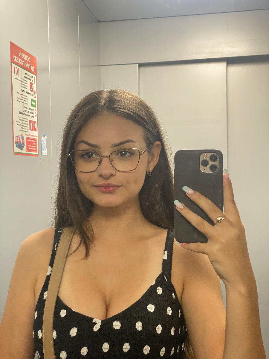 Sexy model Stacy in Kunming