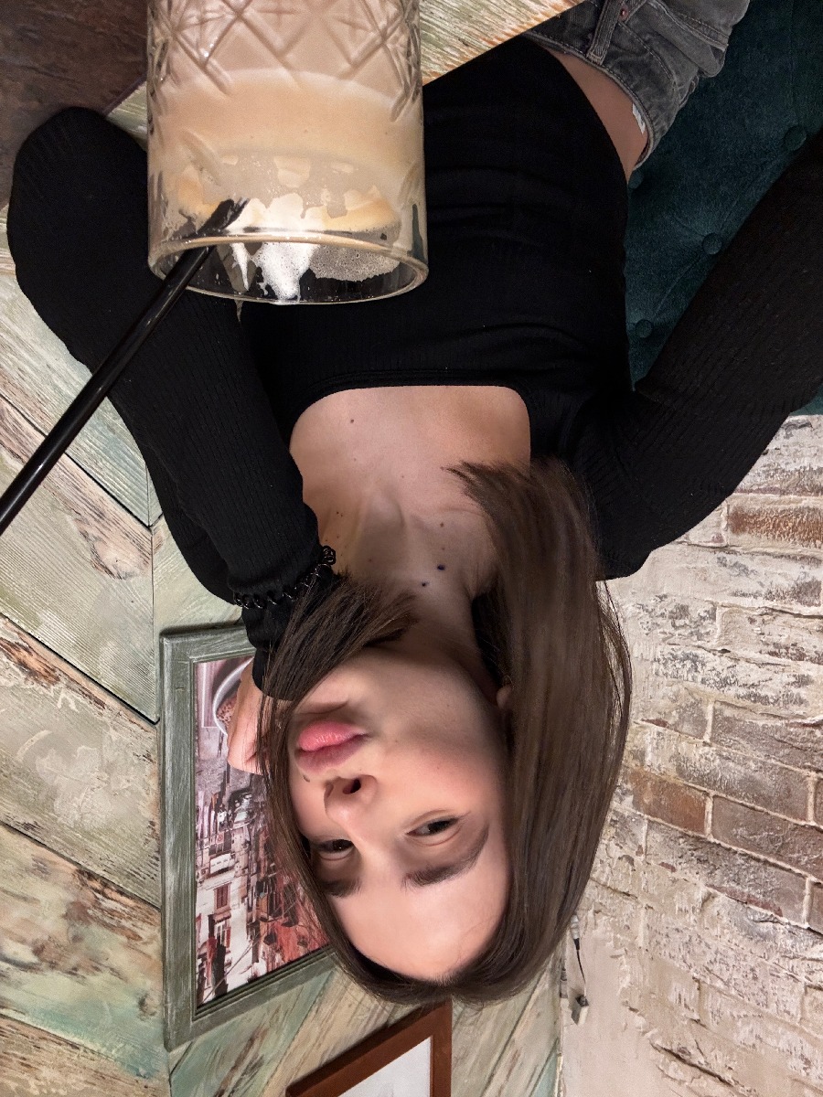 Fresh photos, fresh mood — Tina online in Kunming